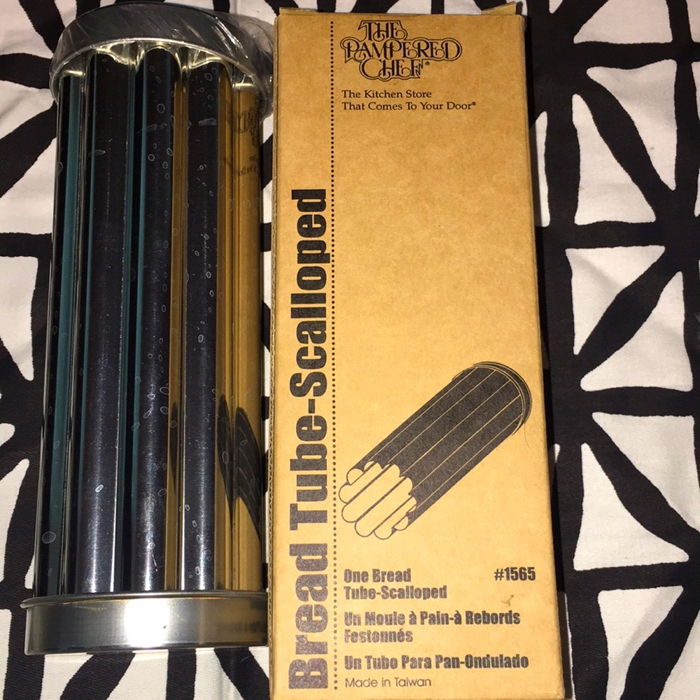 Pampered Chef Bread Tube-Scalloped